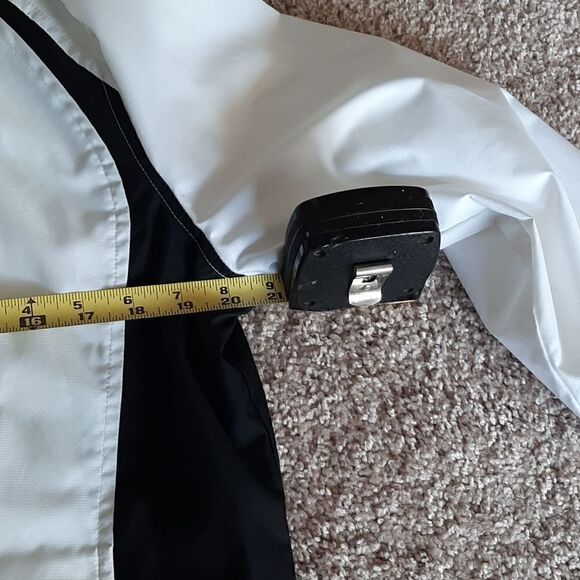 Izod woman's black and white lightweight jacket. - Picture 9 of 10